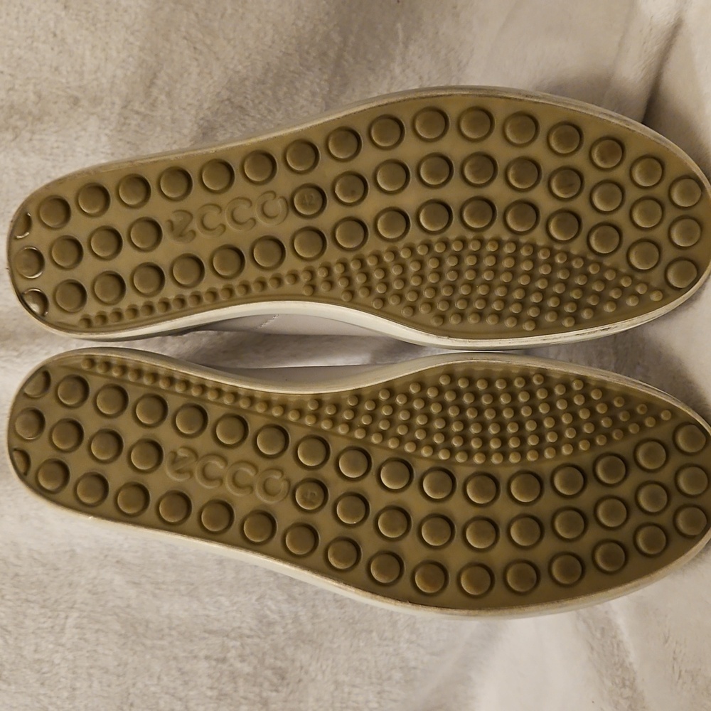 Ecco Women's Cream Leather Sneakers - Picture 6 of 6